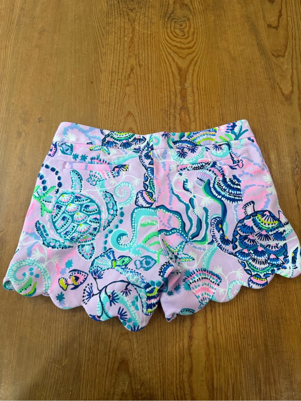 Lilly Pulitzer Scalloped Women's Shorts - Picture 2 of 7